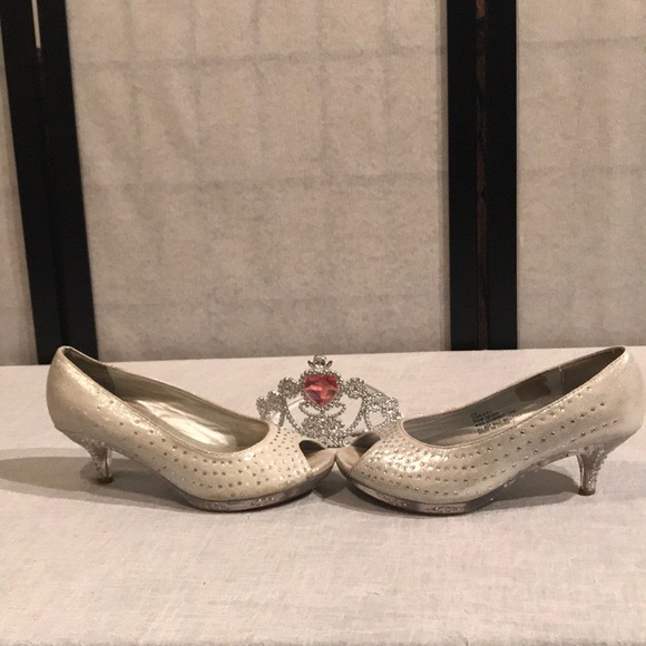 Silver Slipper shimmery silver clear bottom & heel - Picture 4 of 8